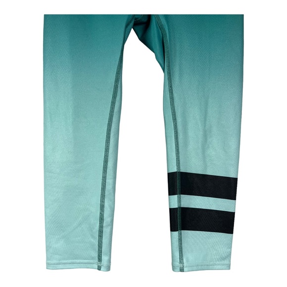 ALO Yoga Airbrush Green Gradient Evermint Ombré Capri Leggings | Size Medium - Picture 4 of 8